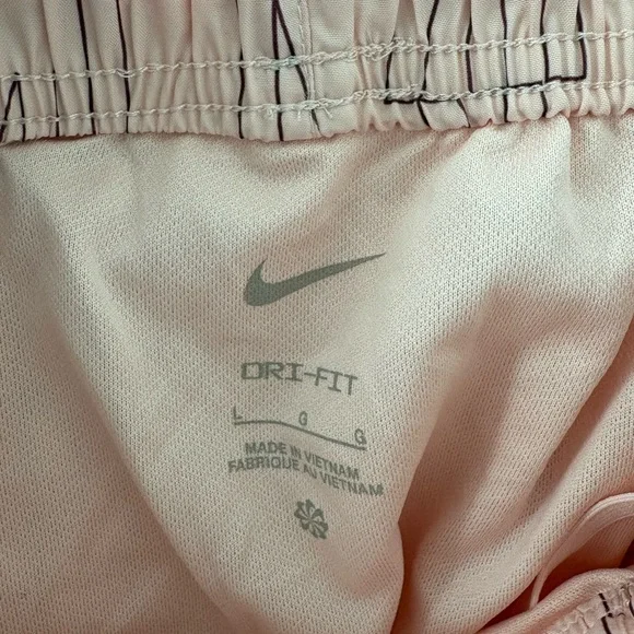 Nike Pink Women's Shorts - Picture 3 of 3
